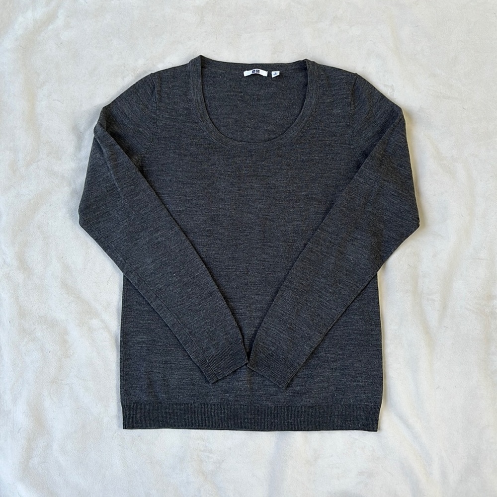 Uniqulo scoop neck merino wool sweater